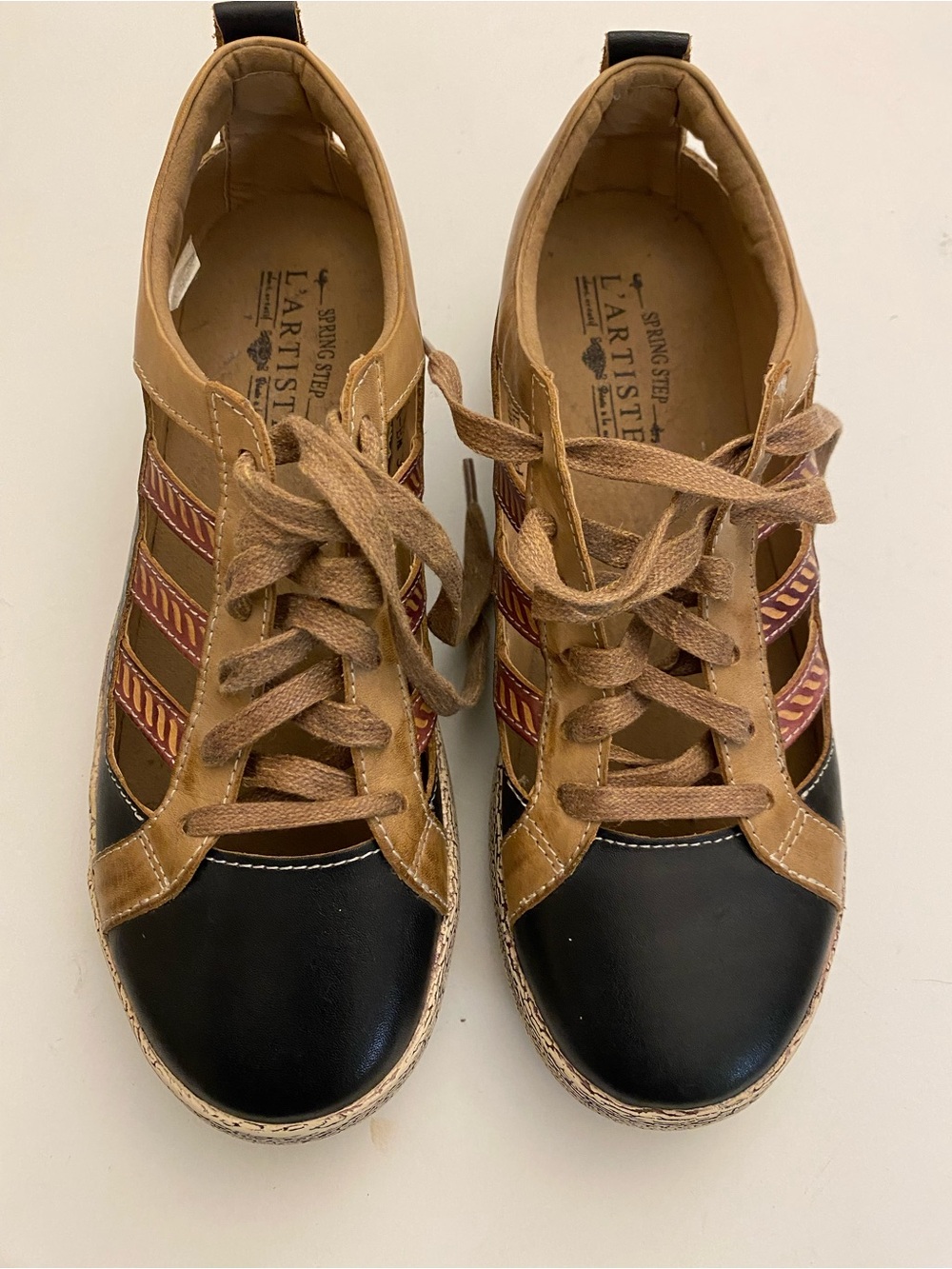 L'Artiste Porscha Cut-Out Lace-Up Sneaker (Sz 38)